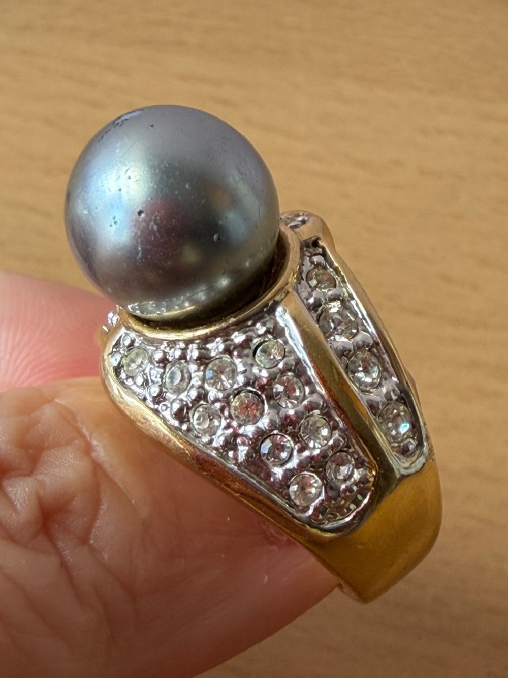 Vintage IVANA TRUMP Gray Faux Pearl Rhinestones Wide Band Cocktail Ring Goldtone